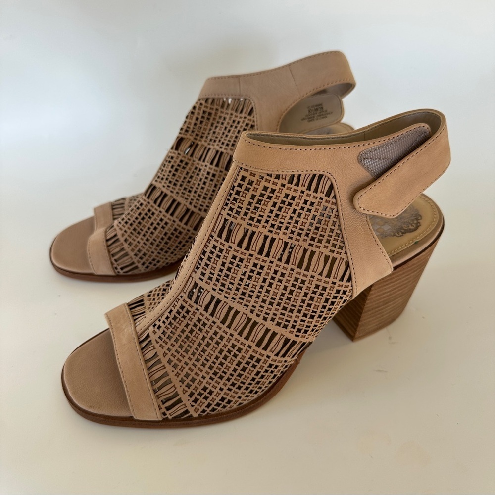 Vince Camuto Keannie Cutout Leather Open Toe Block Heel Sandal Taupe Boho SZ 8.5 - Picture 2 of 13